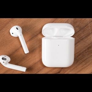 Apple Airpods Gen 2 With Wireless Charging Case